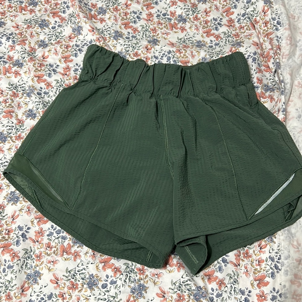 Hotty Hot High-Rise Short 4”/ Size 4 Tall